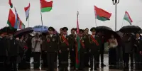 Церемония возложения цветов у памятника танковому экипажу Павла Рака